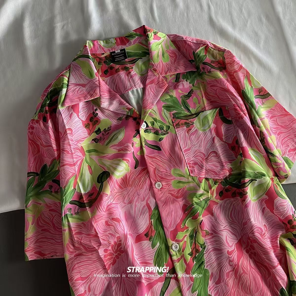 Rosa Graffiti-Blumenmuster, ku – Vintage Hawaiian Floral Shirt Bewertung und Preis